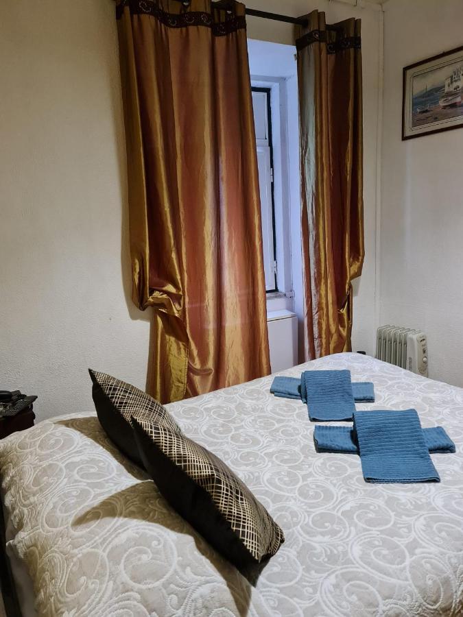 Pensao Residencial Flor Dos Cavaleiros Ξενοδοχείο Lisboa Εξωτερικό φωτογραφία